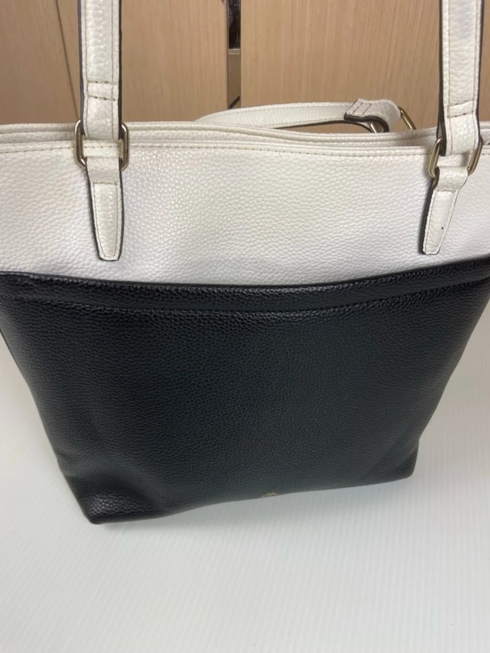 Nanette Lepore Black & White Pebbled Tote Shoulder Bag - Picture 3 of 16